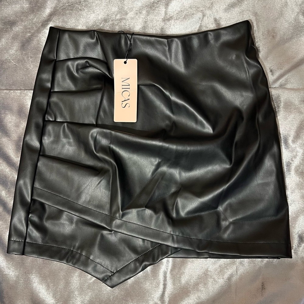 Medium leather skirt